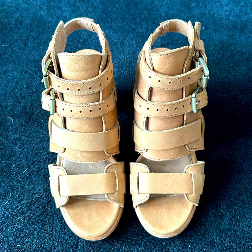 Sorel  buckle sandals in mint condition